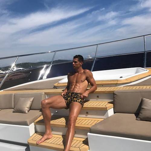Cristiano Ronaldo pubblica una foto su Instagram: Lucas Vazquez lo punzecchia