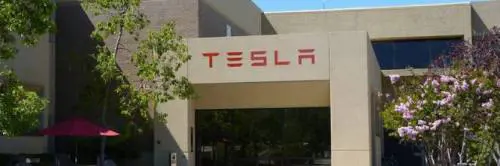 Tesla assolda gli hacker per rendere sicure le auto