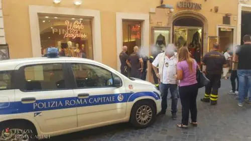 Palazzo a rischio crollo nel centro di Roma: evacuato tutto lo stabile