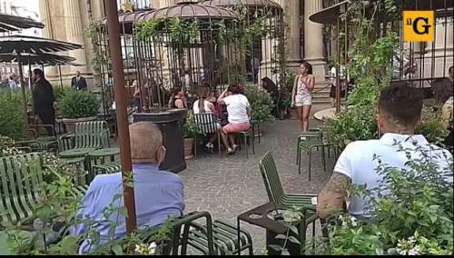 Starbucks Milano, dopo 5 giorni continua l'assalto dei clienti