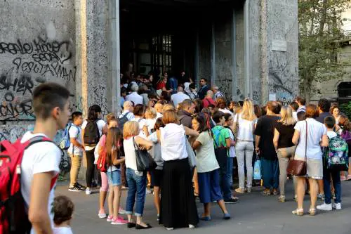 Tremila studenti in meno, ma più stranieri