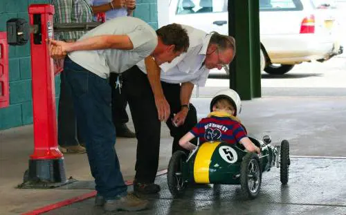 Corso Buenos Aires chiude al traffico per lo show delle auto