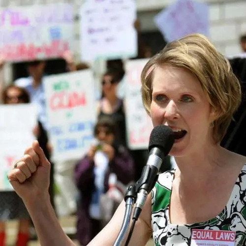 Miranda di Sex and the City a caccia di soldi per fare il governatore