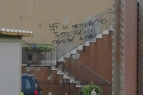 Verona, coppia gay aggredita in casa con la benzina nella notte