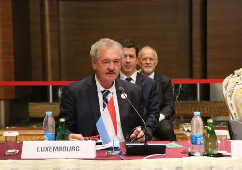 Il ministro lussemburghese tifava sbarchi e ora vuol liberare la capitana