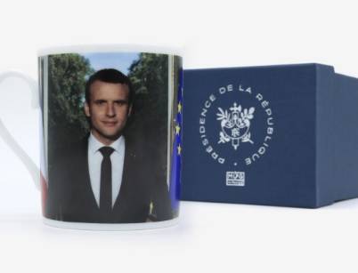 Macron vende tazze, magliette e dolci per restaurare l'Eliseo