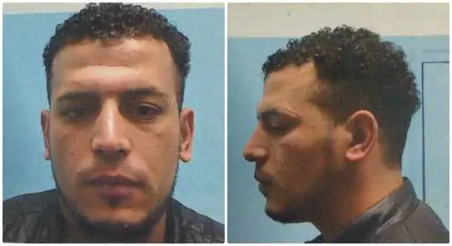 Tunisino ingoia pile e lamette per essere ricoverato. Poi evade, ma lo catturano