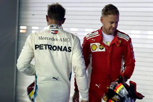 Lewis, ipoteca mondiale. E la Ferrari si perde nel Gran premio di notte