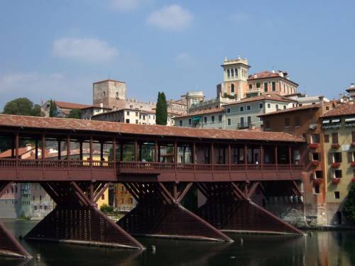 Vicenza, lo storico ponte degli Alpini di Bassano a rischio crollo