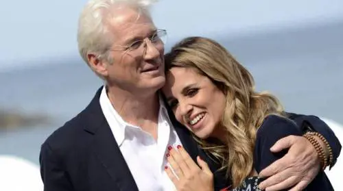 Richard Gere, papà con benedizione a 69 anni