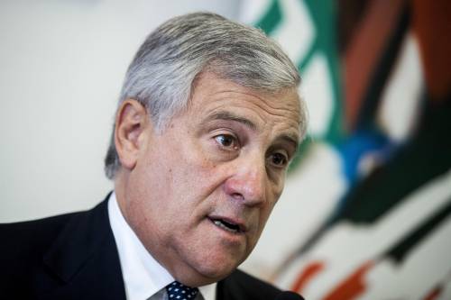 Tajani contro Bannon: "Vuoi distruggere l'Ue? Torna a casa"