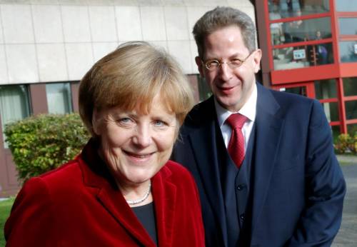 Germania, Merkel ha deciso che il capo dell’intelligence tedesca se ne deve andare