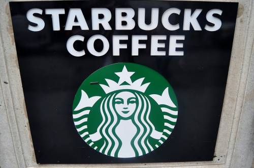 Starbucks nega l’entrata al cane e i social insorgono