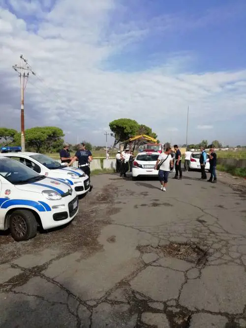 Blitz nel campo rom de La Barbuta: sequestri connessi al traffico di rifiuti tossici