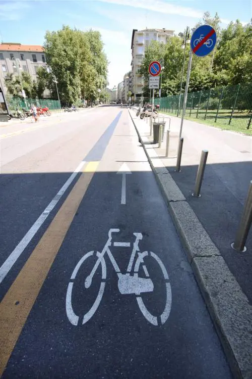 Frontale sulla ciclabile: ragazzino ferito grave