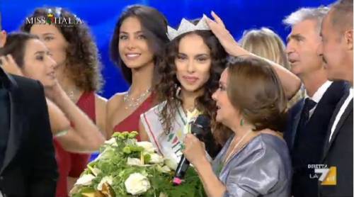 Trovate foto nude della nuova Miss Italia. A rischio il suo titolo?