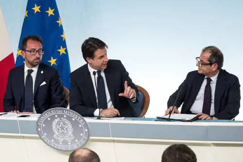 I grillini sequestrano Tria: chiesto un riscatto miliardario