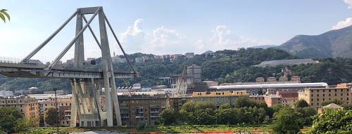 Ponte Genova, via alla demolizione. Ma ora c'è il problema amianto