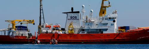 L'Aquarius sfida l'Ue e l'Italia: "Vogliamo tornare in mare"