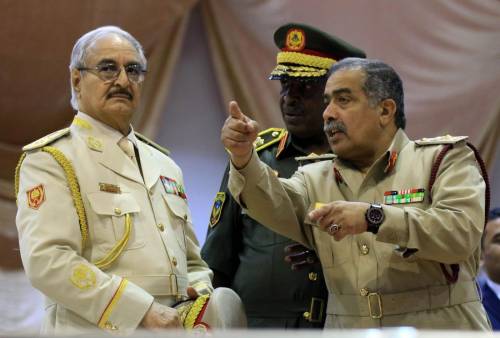 Libia, primo schiaffo a Macron: "Haftar sarà al vertice italiano"