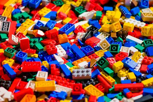 Reputation economy, Lego al top della classifica