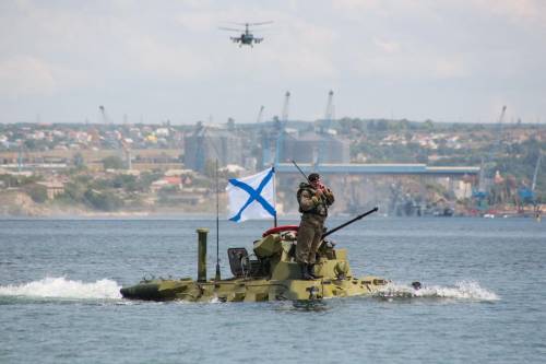 Ucraina sequestra una nave russa: alta tensione con Mosca