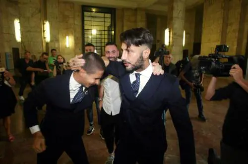 L'ultima di Corona: "Farò reality sul Fatto". Ma Gomez smentisce
