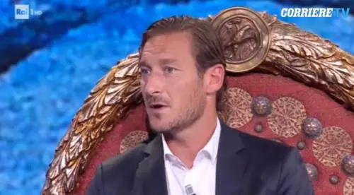 Francesco Totti "rimprovera" il figlio dopo il gesto di fair play: "Io avrei segnato, poi…"