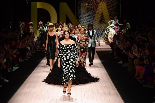 Monica Bellucci e le star in passerella per Dolce & Gabbana