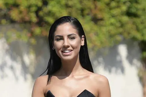 Giulia De Lellis di nuovo fidanzata. Beccata fra le braccia di Irama