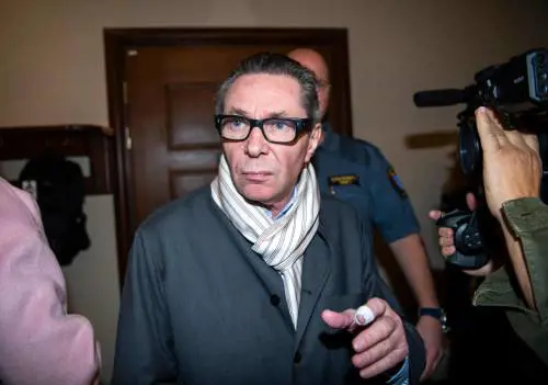 Nobel, arrestato Arnault: "Può fuggire"