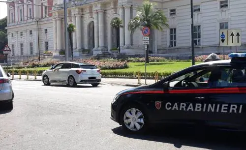 "Ti spacco la macchina". Parcheggiatore abusivo pretende 80 euro per la sosta