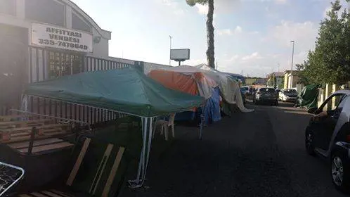 Roma, sgomberati i rifugiati sudanesi sfrattati in strada da tre mesi