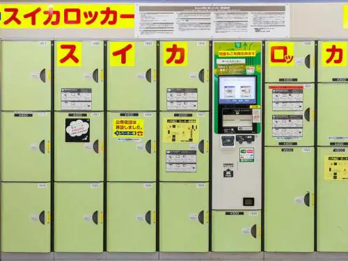 Tokyo, orrore in stazione: madre lascia neonato morto in armadietto
