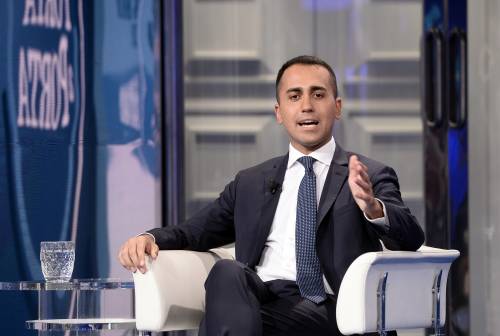 E Di Maio ora agita le manette: "Reddito minimo? Furbi in cella"