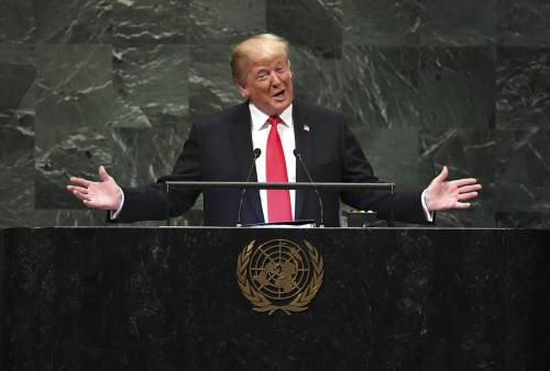 Trump, autoelogio e risate: "Aiuti solo a chi ci rispetta"