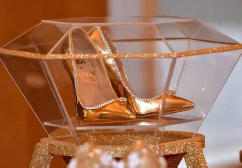 Venduto un paio di scarpe da 17 milioni di dollari a Dubai
