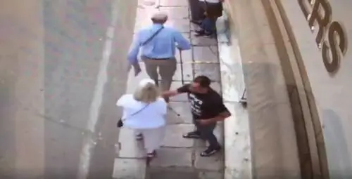 Palermo, imprenditore posta video di uno scippo: "Dimostriamo che siamo onesti"