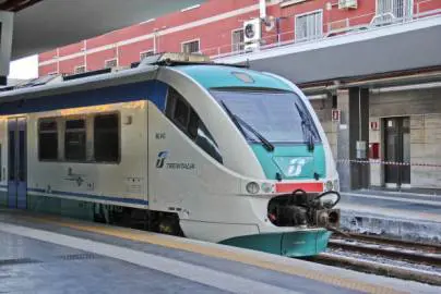 Uomo travolto ed ucciso da un treno