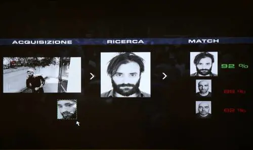 Riconoscimento facciale Rapinatore incastrato tra milioni di fotografie