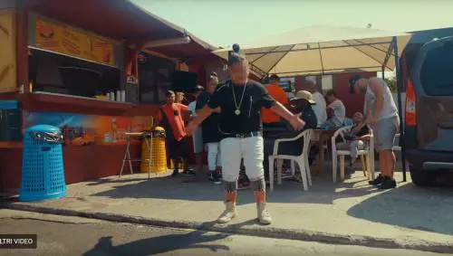 "Sputo sopra il vostro mondo". Ecco il rap del piccolo rom