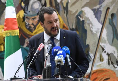 Salvini sbatte la porta in faccia a Berlino:"Non firmerò nulla sui migranti"