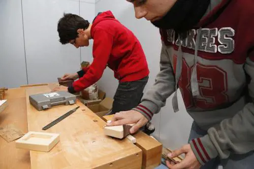 Tutti a scuola degli artigiani per scoprire il loro mestiere
