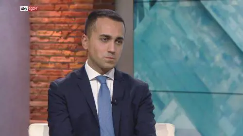Di Maio sfida ancora i tecnici: "Via la legge che dà loro troppi poteri"