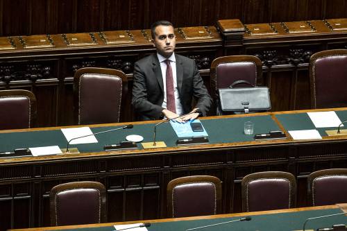 Odia i burocrati, però assume solo gli amici
