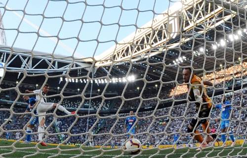 Mertens illude il Napoli. Ma il vero Ronaldo mette le ali alla Signora