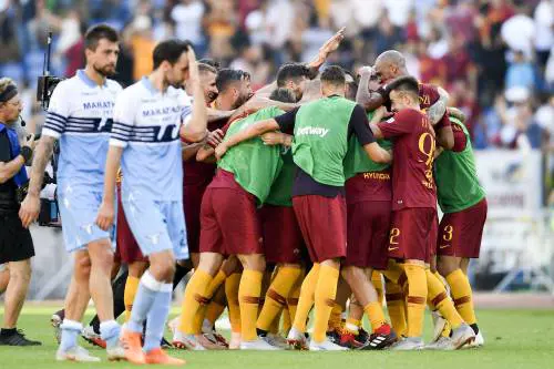 Tacco di Pellegrini e "Raggio di Kolarov". Il derby dice Roma