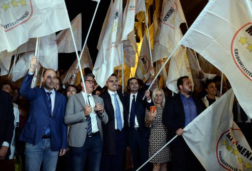 Ma i grillini pugnalano Salvini: "Una lettera non ferma attacchi"