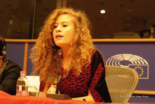 "Berremo il vostro sangue". Arrestata Ahed Tamimi, l'eroina dei palestinesi