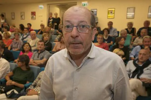 “Non è mai troppo tardi…". Vergassola a lezione di arte, filosofia, cinema e giornalismo
